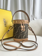 フェンディ スーパーコピー ピーカブー バズり同型